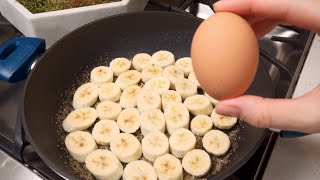 Der berühmte Kuchen mit 1 Ei und 2 Bananen in einer Pfanne