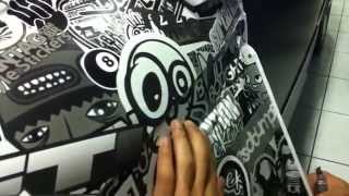 Как обклеить крыло автомобиля стикерами наклейки StickerBomb