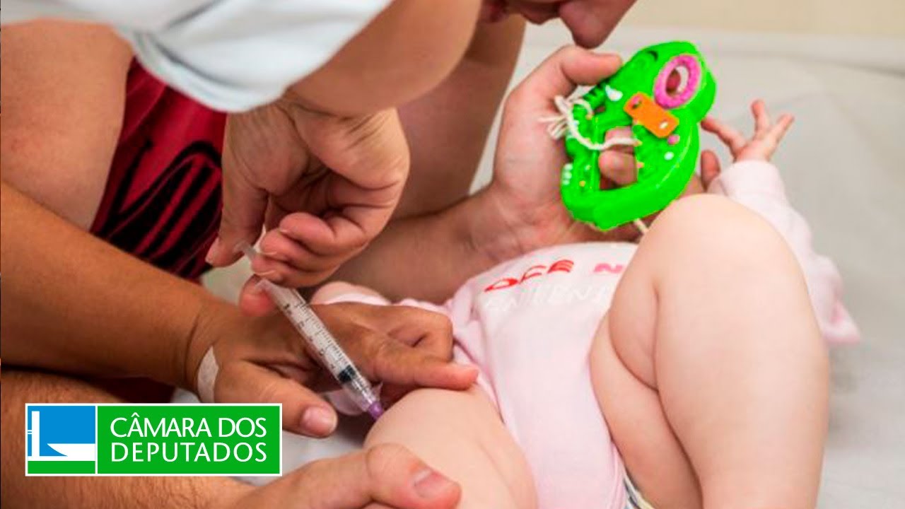 Covid-19: Médicos alertam para riscos da vacinação compulsória em crianças