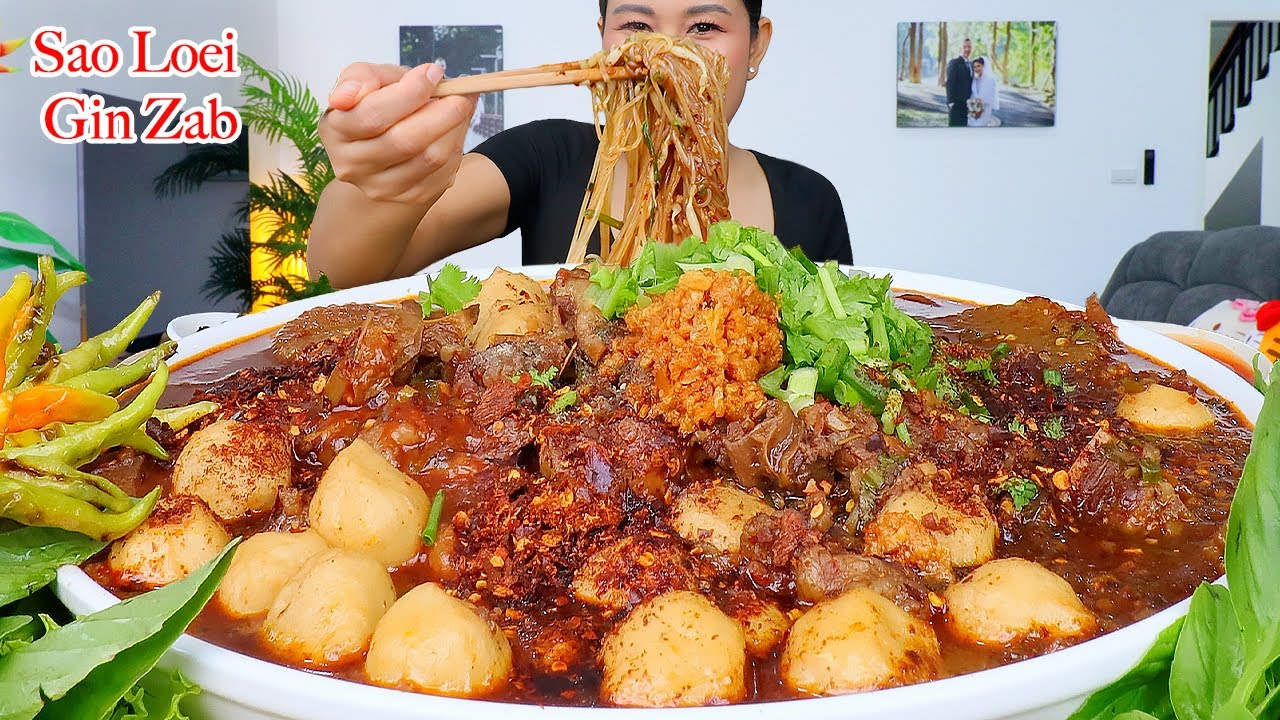 กินก๋วยเตี๋ยวเนื้อเปื่อยน้ำตกเผ็ดๆ‼️แกล้มพริกจี่ 50 เม็ดเผ็ดๆแซ่บๆจ้า | Beef Noodle Soup