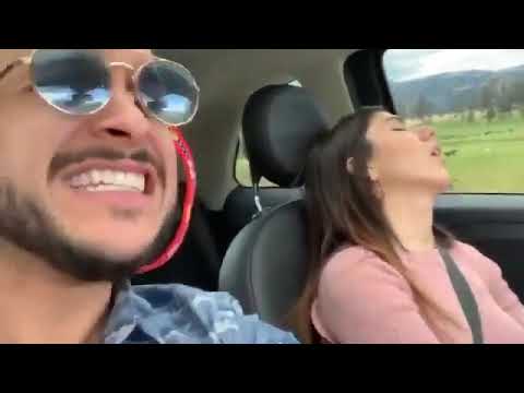 Cantando en el coche