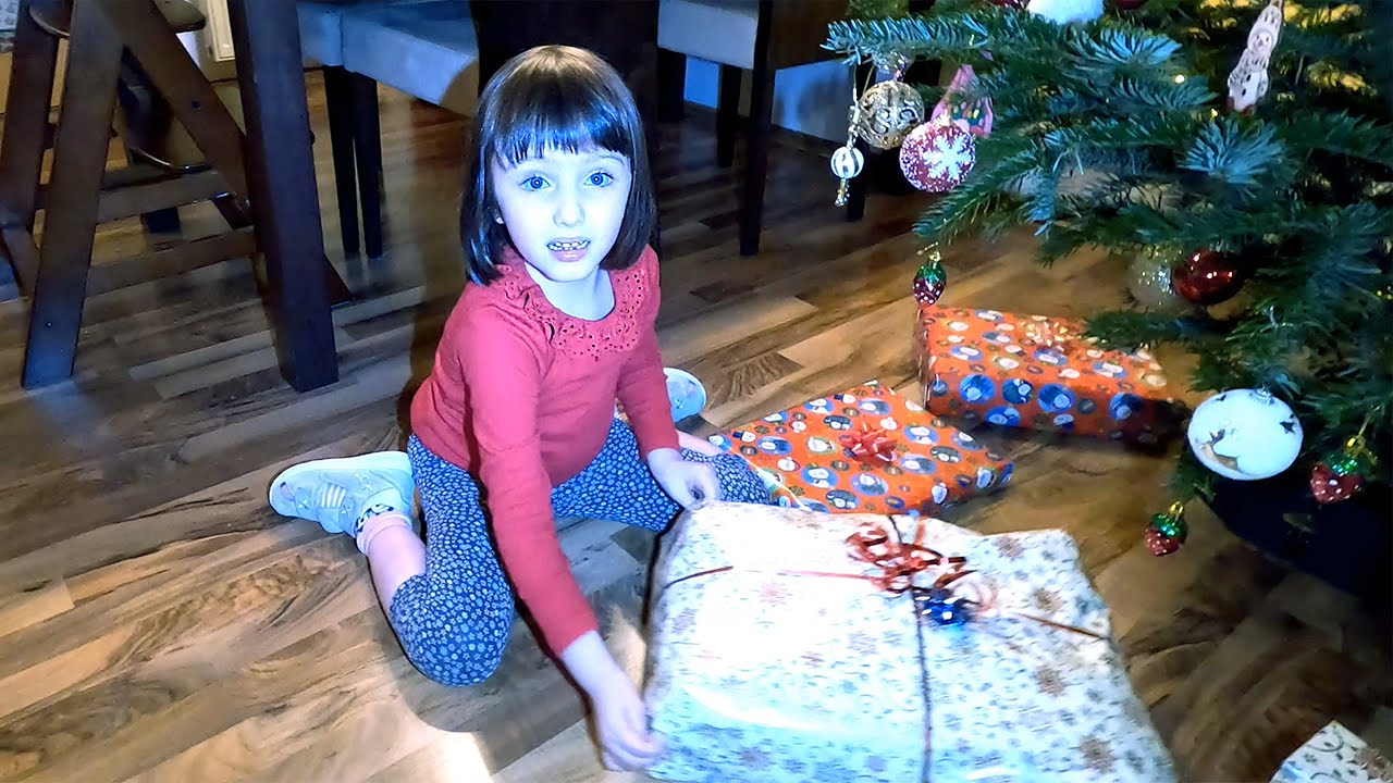 Открываем подарки на Рождество