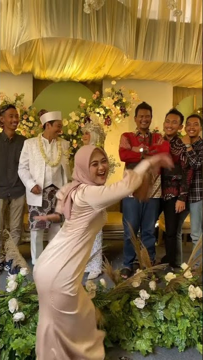 Joget di depan pernikahan mantan Aku titipkan dia Syakir Daulay tri suaka #shorts #syakirdaulay