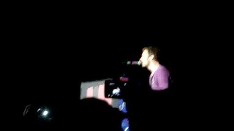 Coldplay - The hardest part and Chris Martin being cute @ Stockholm 2009