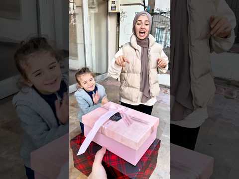 عفراء طماعة ختارت صندوق الفارغ أدم ختار صندوق ثمين     