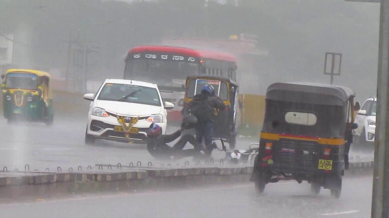 Bike accident in heavy RAIN | Drive SAFE | Avoid RAIN | Wear HELMET ||