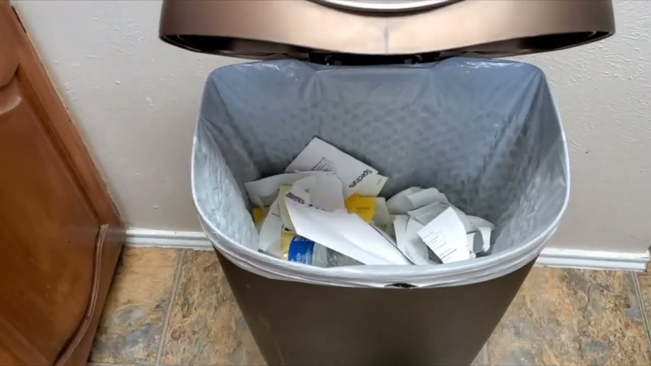 Umbra 084200-047 Brim Step On Trash Can Review