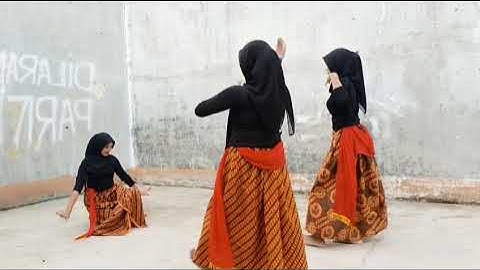 P8 sman 14 Medan tari daerah Betawi yaitu kinang kilaras kelas X-5 dan X-6.