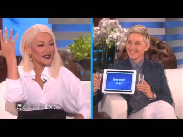 Christina Aguilera imita Whitney Houston, Beyonce, Madonna, Adele en el show de Ellen class=
