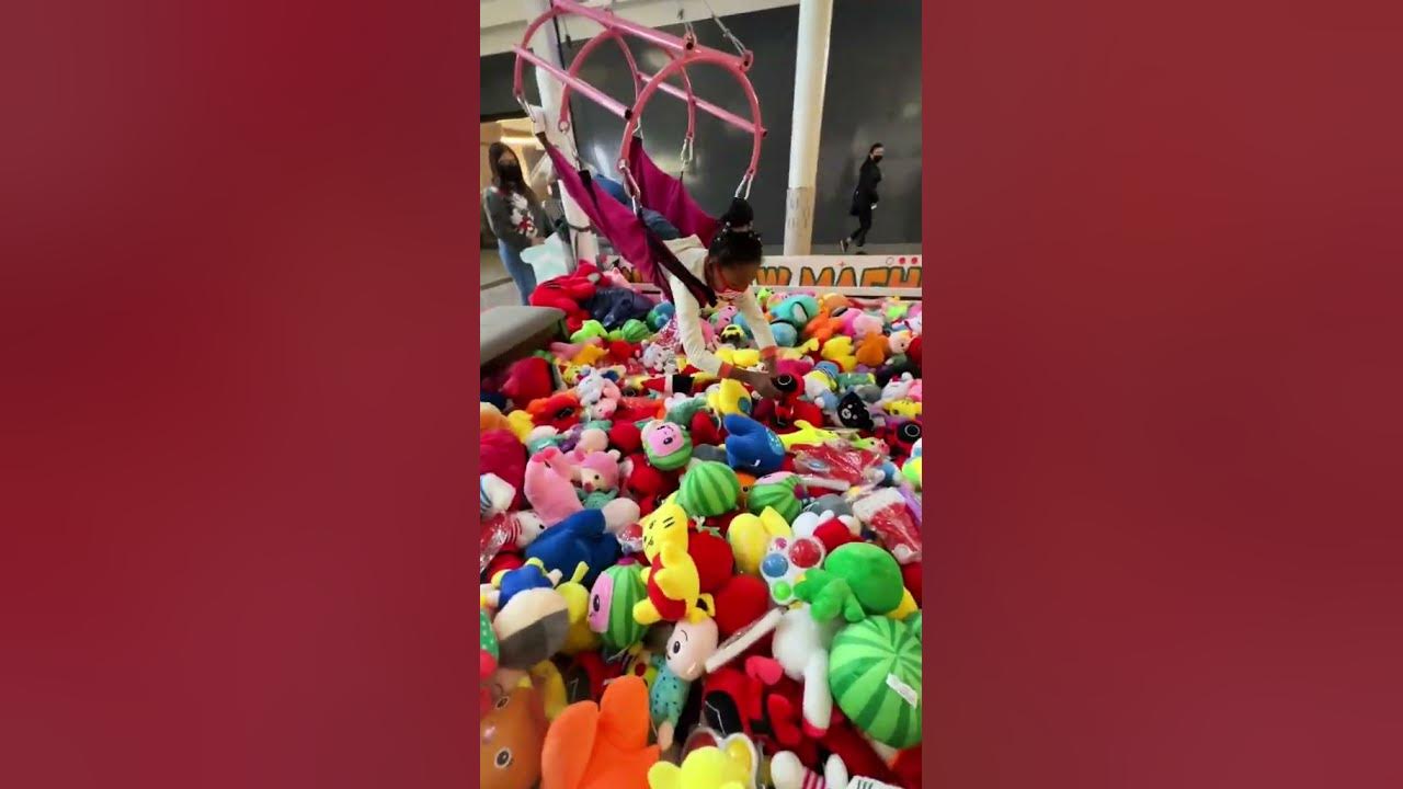 Human Claw Machine