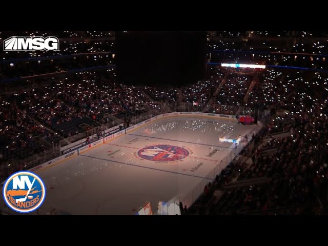 Sparky the NY Islanders mascot at the LA/Colorado hockey g…