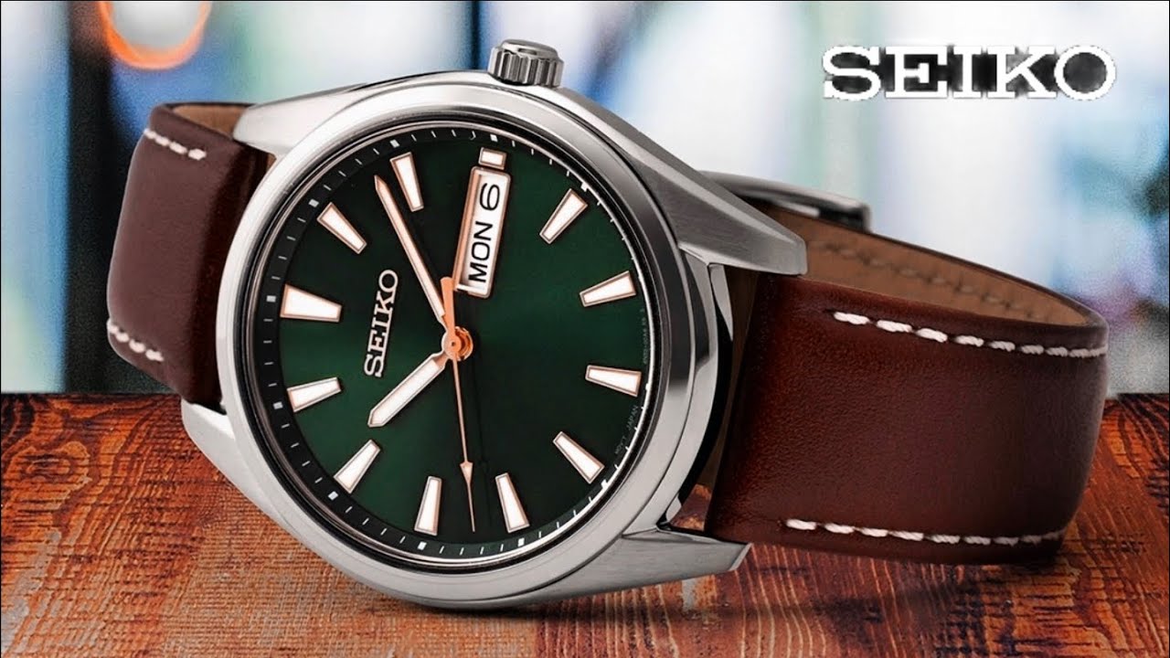 Классические аналоговые мужские часы Seiko с зеленым циферблатом и кожаным ремешком.