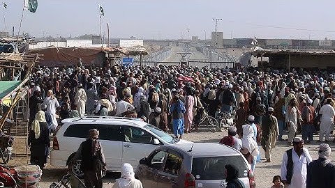 People fleeing Iran cross into Pakistan en masse: Pakistani government closes borders