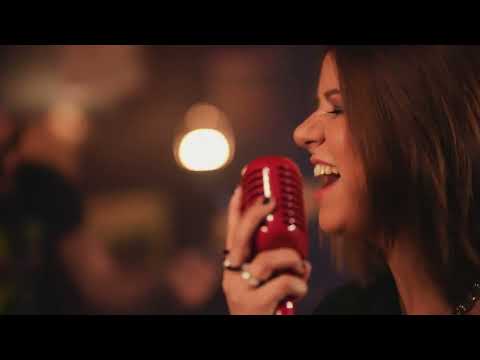 Cori Adrianza- La Niña Perfecta (Official Video)