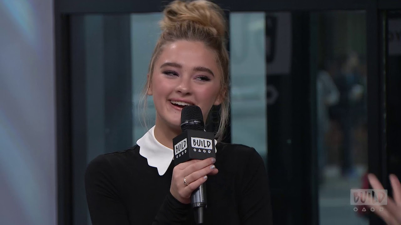 Download Lizzy Greene Chats About Nickelodeon's "Tiny Christmas"
