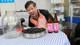 一個人樹葡萄釀酒