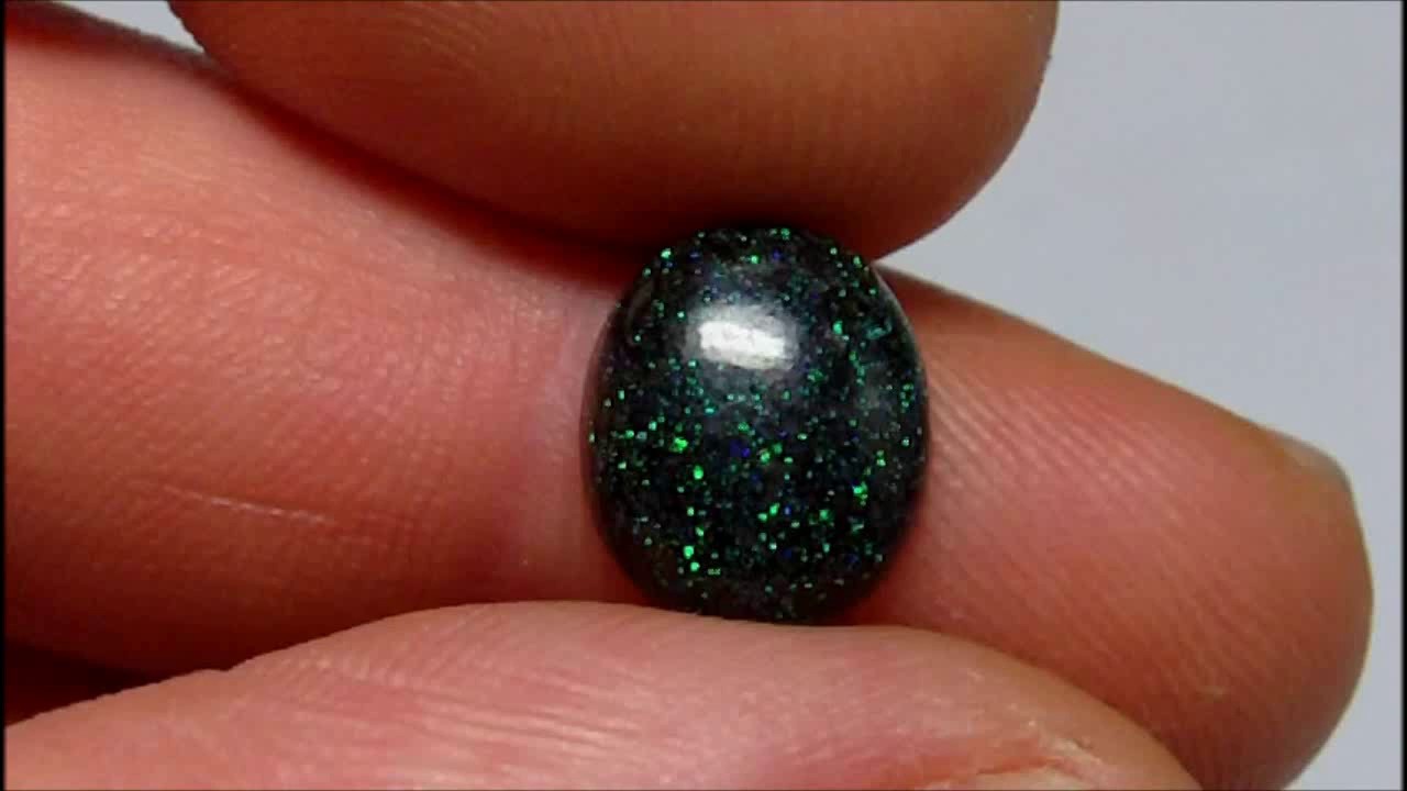 Opale Noire Naturelle D'Australie (Andamooka) - 3,84 Carats, Taille Ovale - Réduction Exceptionnelle De 50% !
