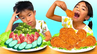 学校ごっこ野菜 Vs お肉体に良い食べ物どっちKaede And Ahtan Learn To Share Food Vegetables And Fried Chicken For Kids