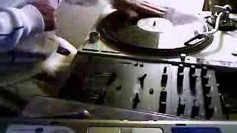 dj mel richards aka "I need money" cutin it up @ h...