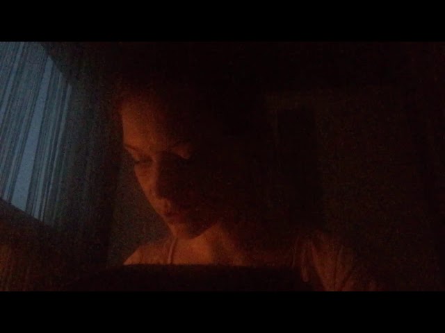 ASMR @ Könyvkatalógus lapozgatása és jól kitárgyalása