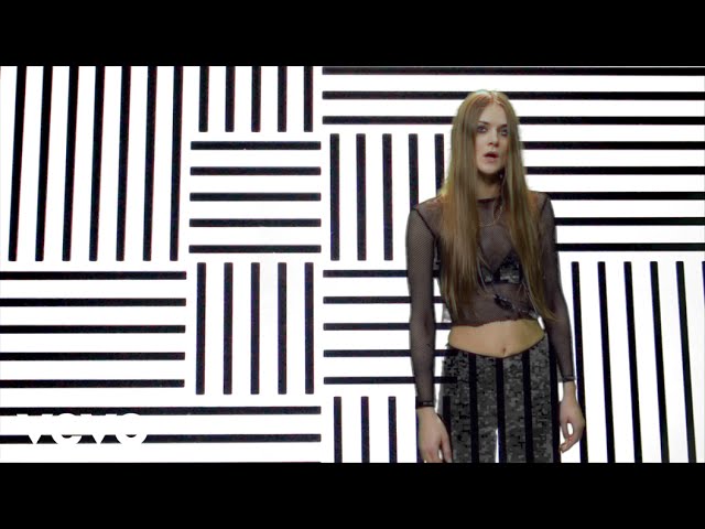 IS TROPICAL - Say (OFFICIAL VIDEO) acordes