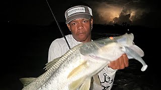 Hunting GIANT Florida Snook under Moonlight and DANGEROUS Lightening (No Live Bait Needed)
