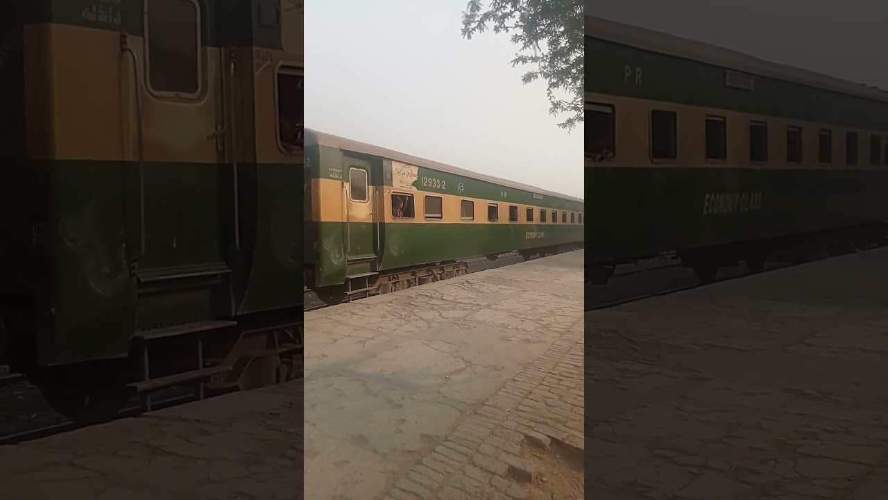 Dusty Millat Express 17 Up arrived at Bhalwal Railway Station