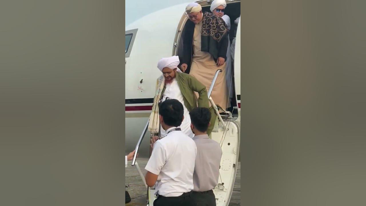 Habib Umar bin Hafidz Naik Pesawat Pribadi Datang Ke Indonesia #rasulullah #rasul  #habibumar #indo