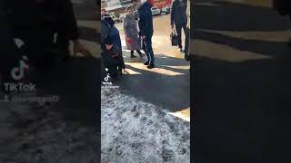 присел на лавочку без маски и паспорта