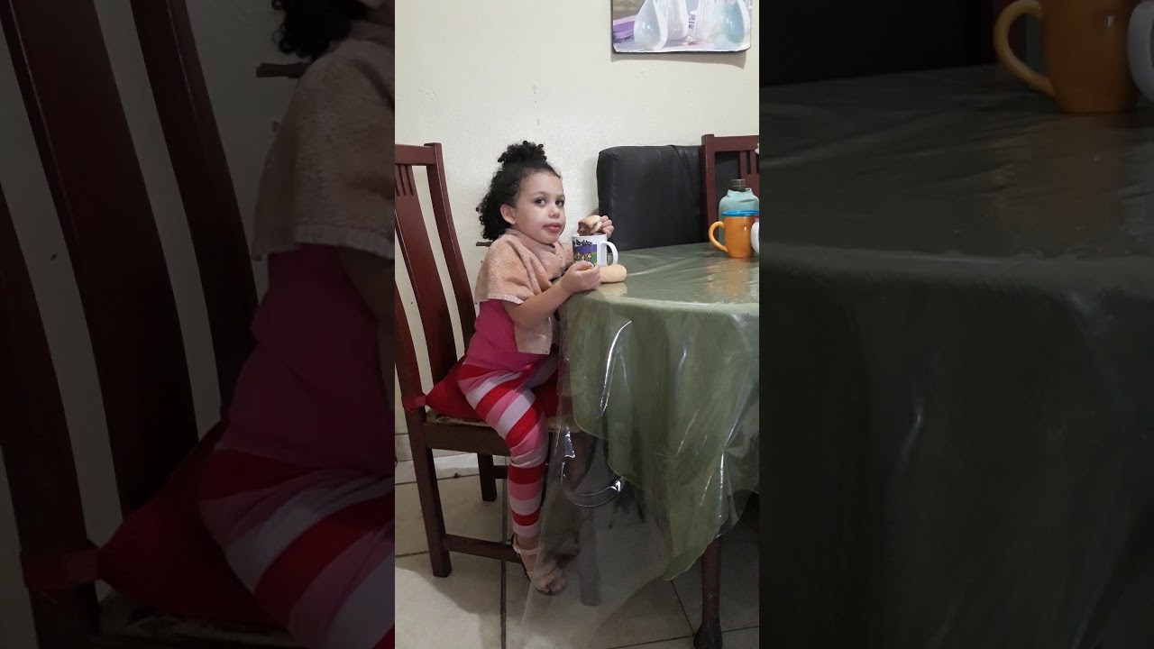 Comer pan con chocolate a lo dominicano YouTube