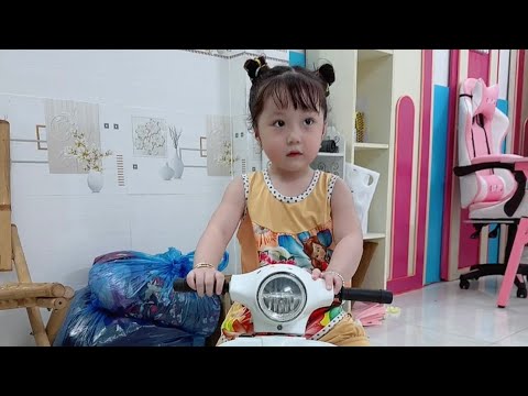 Tina lái xe đi kiếm ba Hạo Nam
