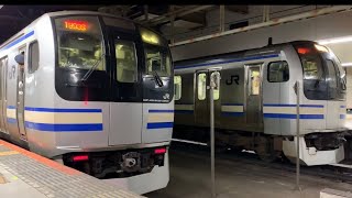 JR東京駅横須賀線•総武快速線地下ホームの電車。(2)