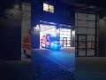 1-RTW-01 der FuRW Mülheim an der Ruhr mit SoRe auf Einsatzfahrt (Nacht)
