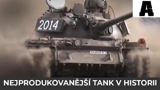 Sovětský bojový tank T-55 / střelba ve městě!