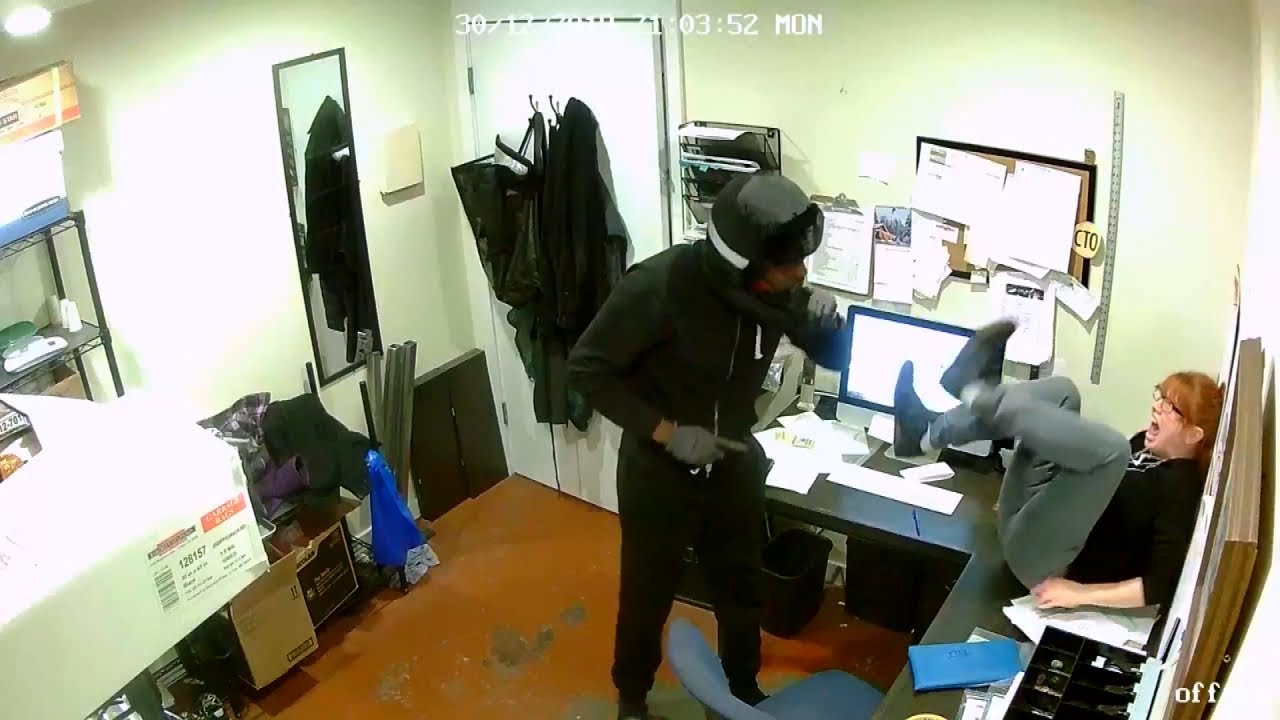 Pizza Shop Employee Bravely Escapes Robbery