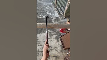 Con dao quắm đi rừng tôi làm bằng thép trục tàu ngầm chặt cây như chặt chuối thật hiếm gặp