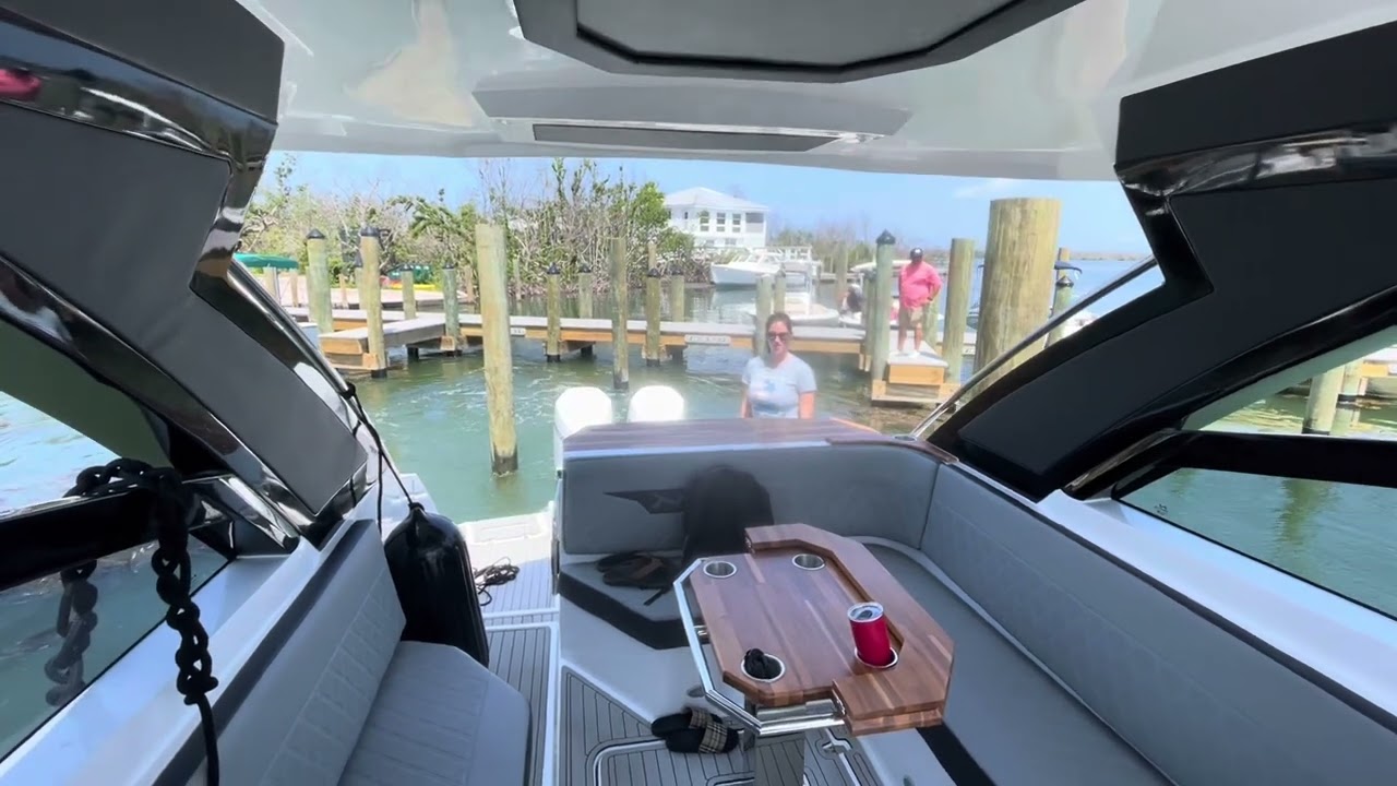 Teaching a stern-in tie situation at Cabbage Key (Backing into slip)