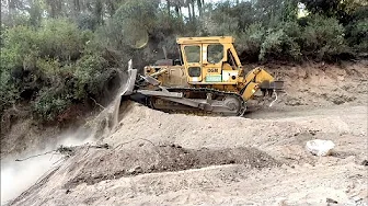 SOIL UNLOADING AND CORRECTION - Forest Road Works 2 Region CATERPILLAR D7G Work