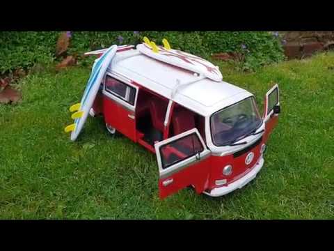 DICKIE TOYS 203776001 Retro VW Surfer Camper Van with Friction Drive 32  Centimetre Scale 1:14