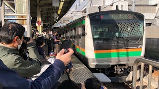 品川駅14番線に入線するE233系の臨時列車