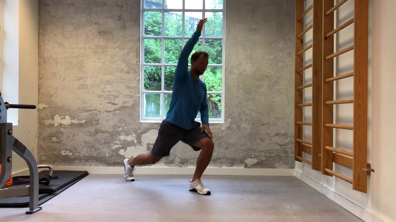 Reverse lunge with overhead reach - YouTube