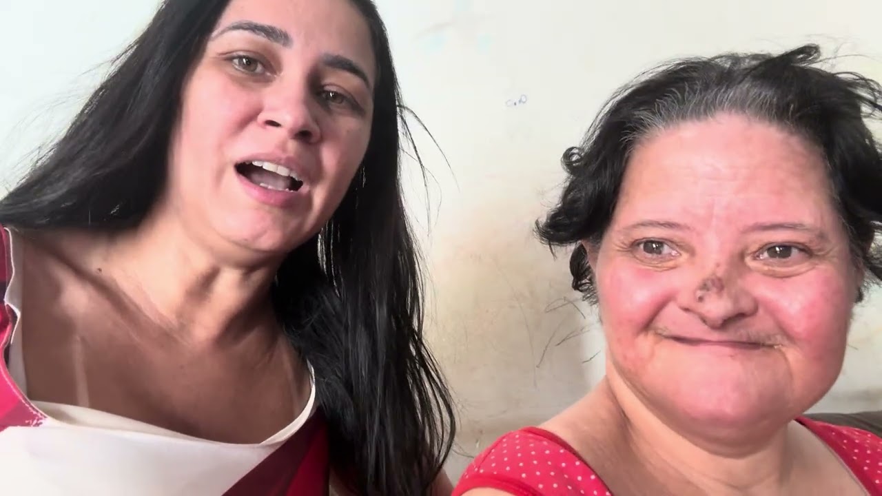 Na casa da mãe.  Em Adamantina 