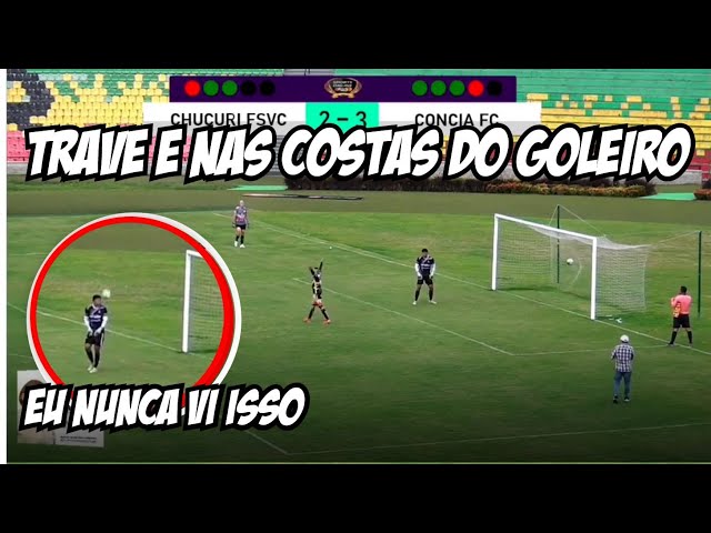 Pênalti bizarro é validado após bola bater no travessão e na cabeça do  goleiro