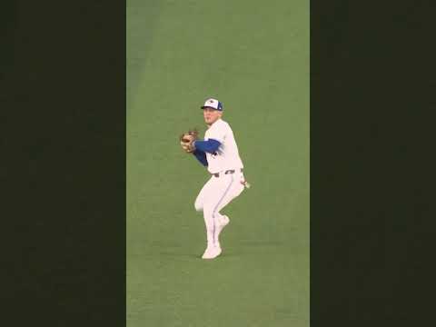 Tommy Edman drives home Mookie Betts to cut the deficit in Toronto! 👀 #WorldSeries