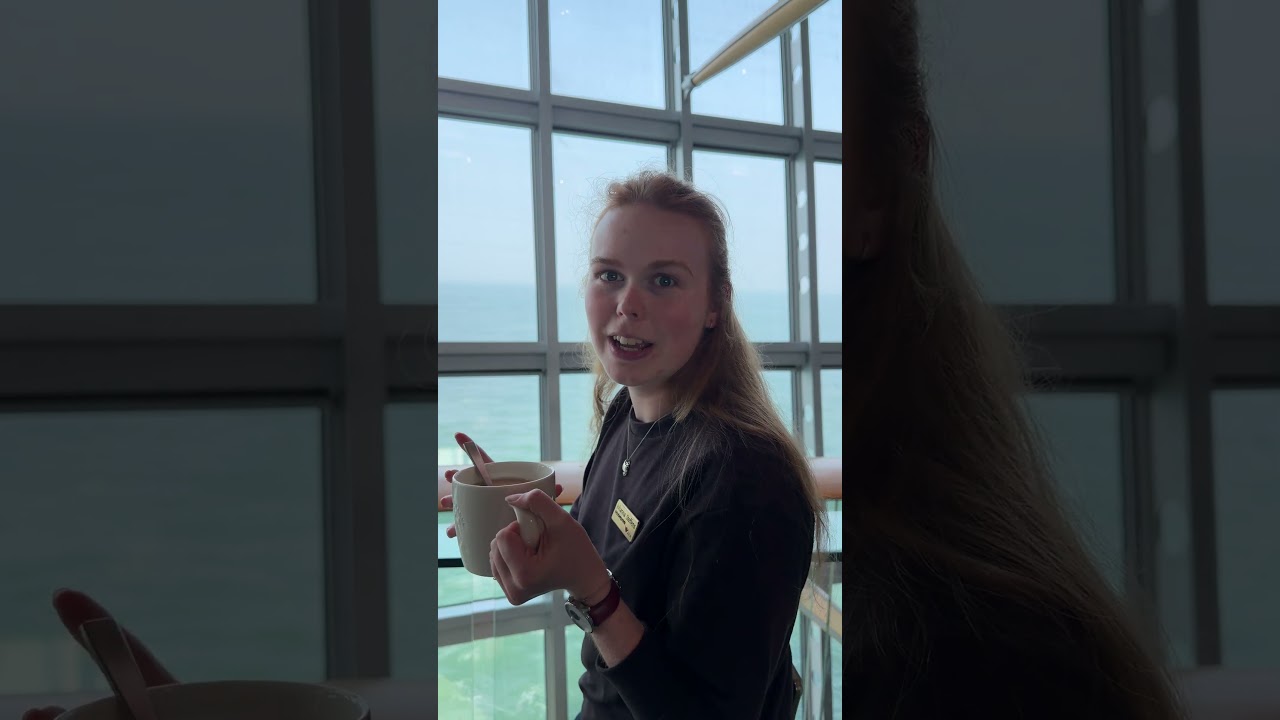 Dieses Einlaufen werden wir nie vergessen! 🤩 Lass dir das nicht entgehen! #aidaweltreise 💙❤️💛💚