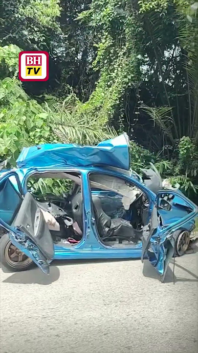 Tiga maut bas ekspres bertembung kereta