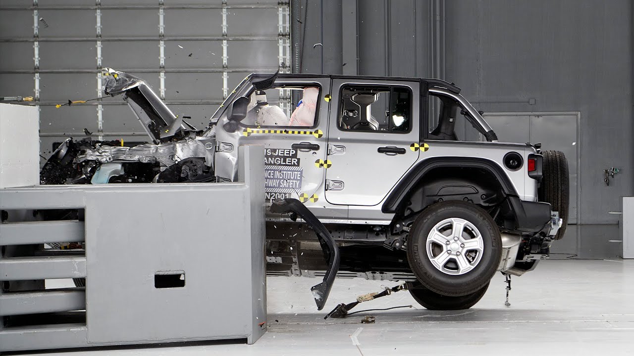 Jeep Wrangler Rolls Over During IIHS Crash Test - YouTube