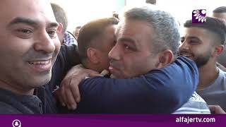 يتنفس هواء الحرية بعد 17 عاماً في سجون الاحتلال