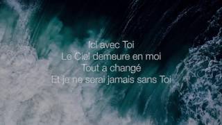 Miniatura de vídeo de "Ici avec toi - Hillsong En Français (Paroles/Lyrics)"