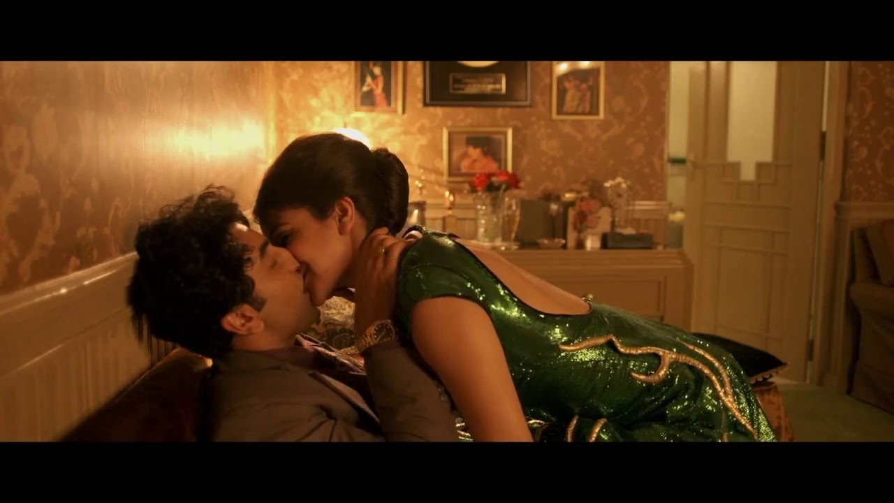 Anushka sharma kiss